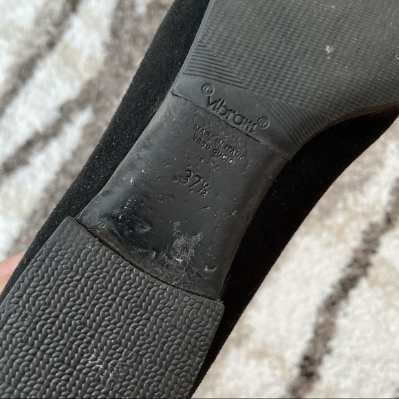 Giorgio Armani Black
Suede Point-Toe Ballerina Flats - Picture 9 of 15